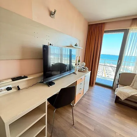 Sunny Hotel